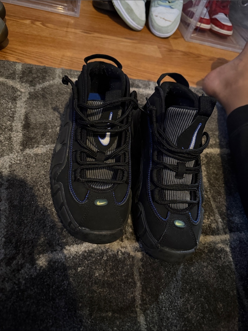 Nike Kids Black Sneakers with Blue Accents